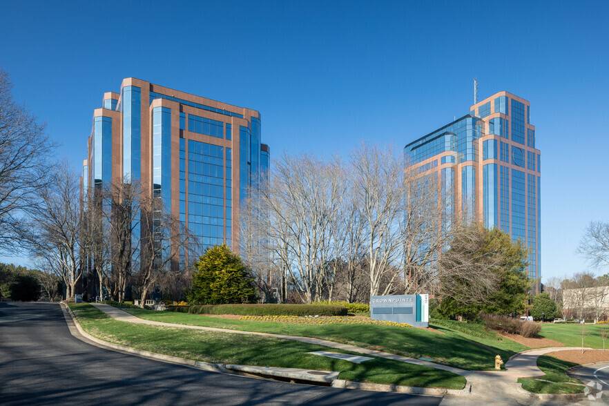 1040-1050-crown-pointe0.67